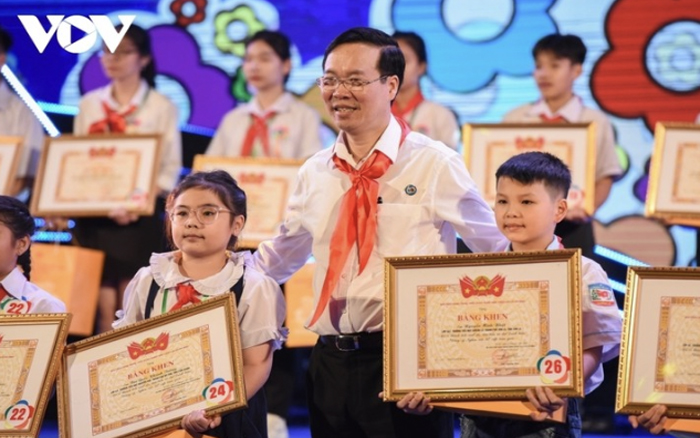 ประธานประเทศ หวอวันเถือง เข้าร่วมงานสารทไหว้พระจันทร์ปี 2023ในจังหวัดบิ่งเฟือก
