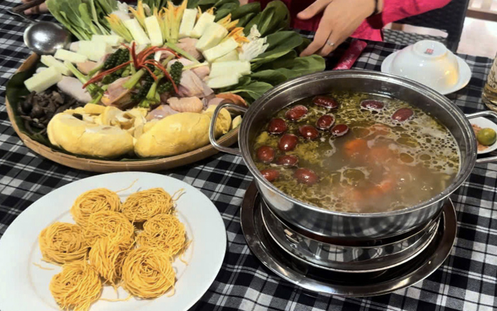 ชิมทุเรียนไก่เห็ดปลวกหม้อไฟในเบนทรี