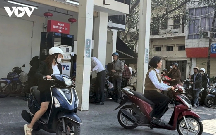 ราคาน้ํามันในประเทศพุ่งขึ้นอีกครั้ง RON95 เกิน VND30,000 ต่อลิตร