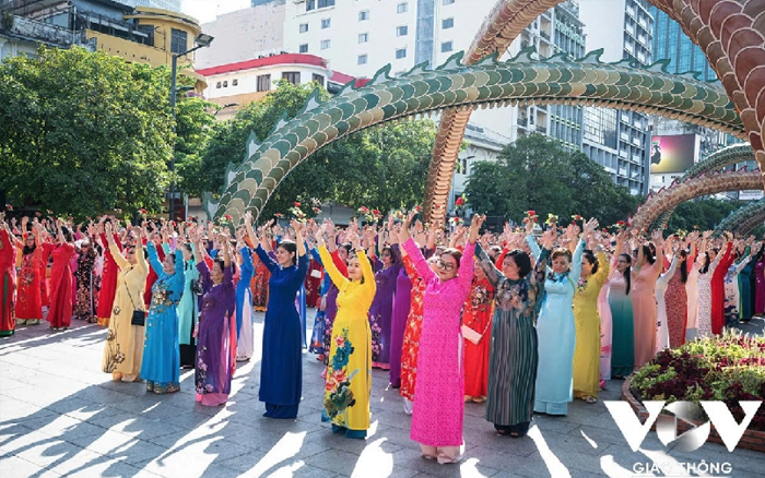 เทศกาล Ao Dai นครโฮจิมินห์ครั้งที่ 12 ที่มีขบวนพาเหรดและกิจกรรมทางวัฒนธรรม