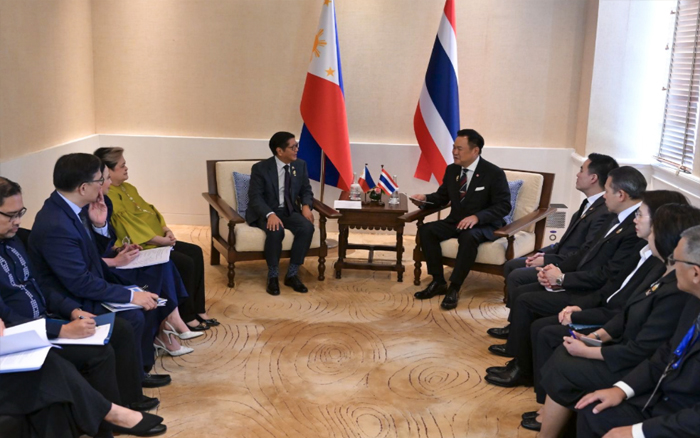 ผู้ช่วยรัฐมนตรีประจำกระทรวงการต่างประเทศเข้าร่วมการหารือทวิภาคีระหว่างนายกรัฐมนตรีกับประธานาธิบดีแห่งสาธารณรัฐฟิลิปปินส์ ในช่วงการประชุมสุดยอดอาเซียน ครั้งที่ 48 ที่เมืองเซบู สาธารณรัฐฟิลิปปินส์
