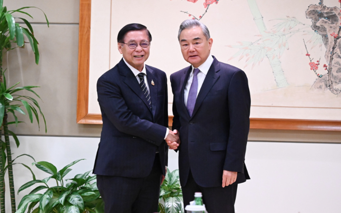 รองนายกรัฐมนตรีและรัฐมนตรีว่าการกระทรวงการต่างประเทศพบหารือกับรัฐมนตรีว่าการกระทรวงการต่างประเทศจีน