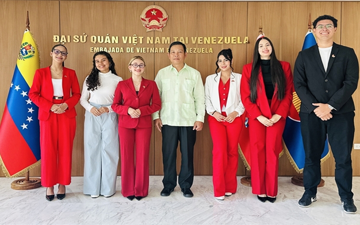 อนุสรณ์สถานของประธานาธิบดีโฮจิมินห์เพื่อเป็นเกียรติแก่เยาวชนชาวเวเนซุเอลา