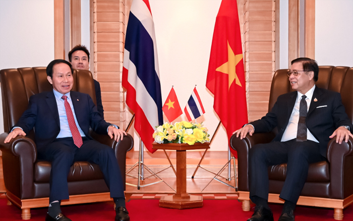 รองนายกรัฐมนตรีและรัฐมนตรีว่าการกระทรวงการต่างประเทศพบหารือกับรองนายกรัฐมนตรีเวียดนามในห้วงการประชุม Nikkei Forum Future of Asia ครั้งที่ 31