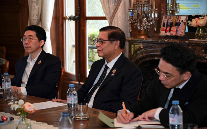 รองนายกรัฐมนตรีและรัฐมนตรีว่าการกระทรวงการต่างประเทศ พบหารือกับคณะที่ปรึกษาด้านกฎหมายของไทยที่กรุงปารีส