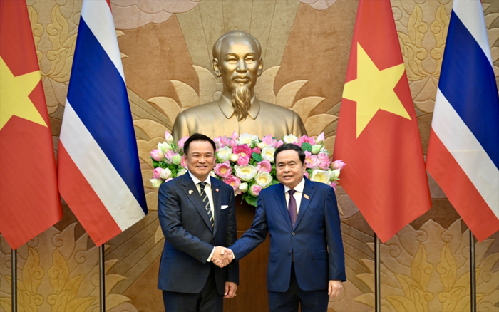 รองนายกรัฐมนตรีและรัฐมนตรีว่าการกระทรวงการต่างประเทศเข้าร่วมการหารือระหว่างนายกรัฐมนตรีกับประธานสภาแห่งชาติเวียดนาม