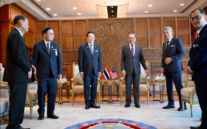 รองนายกรัฐมนตรีและรัฐมนตรีว่าการกระทรวงการต่างประเทศเข้าร่วมการหารือและการแถลงข่าวระหว่างนายกรัฐมนตรีกับนายกรัฐมนตรีมาเลเซีย ในห้วงการเยือนมาเลเซียอย่างเป็นทางการของนายกรัฐมนตรี
