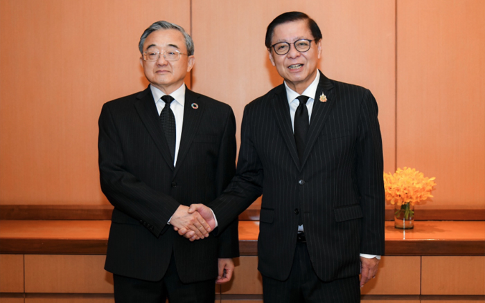 รองนายกรัฐมนตรีและรัฐมนตรีว่าการกระทรวงการต่างประเทศพบหารือกับผู้แทนพิเศษด้านกิจการการเปลี่ยนแปลงสภาพภูมิอากาศของสาธารณรัฐประชาชนจีน
