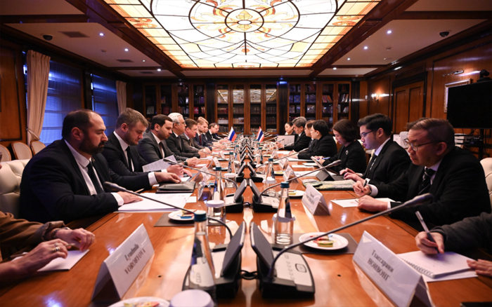 รองนายกรัฐมนตรีและรัฐมนตรีว่าการกระทรวงการต่างประเทศพบหารือกับรองนายกรัฐมนตรีสหพันธรัฐรัสเซีย