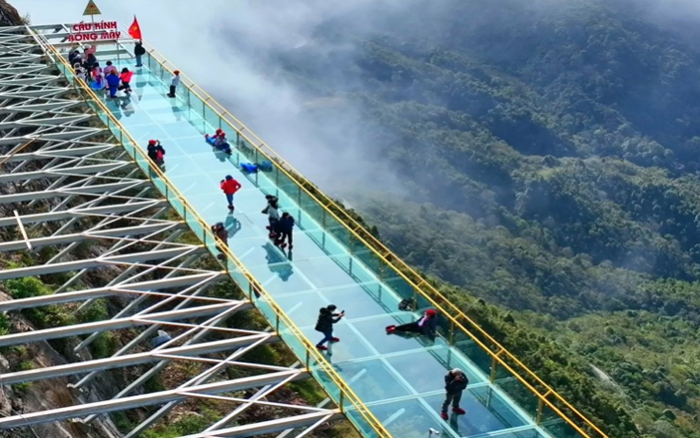 สถานที่ท่องเที่ยว Rong May Glass Bridge ระงับการดําเนินงานตั้งแต่วันที่ 1 ตุลาคม