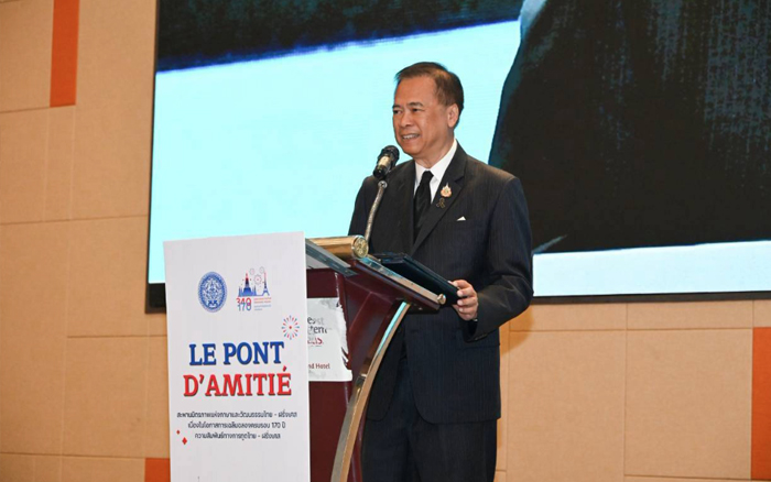 ผู้ช่วยรัฐมนตรีประจำกระทรวงการต่างประเทศมอบรางวัลแก่ผู้ชนะการแข่งขันโครงการ “Le Pont d’Amitié: สะพานมิตรภาพแห่งภาษาและวัฒนธรรมไทย-ฝรั่งเศส” ในโอกาสครบรอบ 170 ปี ความสัมพันธ์ทางการทูตไทย-ฝรั่งเศส