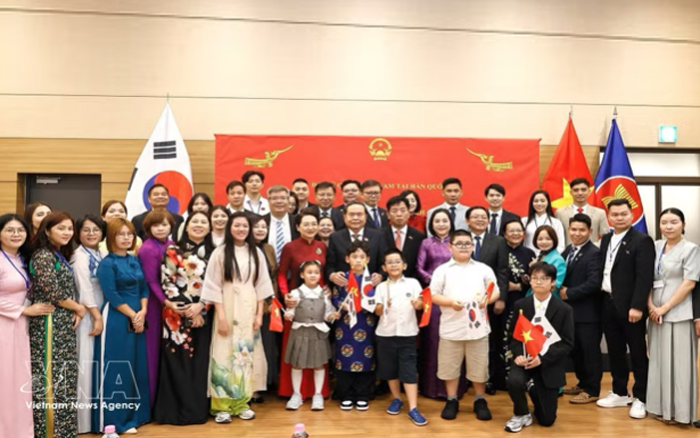 ประธานาธิบดี NA พบกับชุมชนชาวเวียดนามใน RoK
