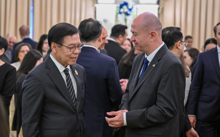 รองนายกรัฐมนตรีและรัฐมนตรีว่าการกระทรวงการต่างประเทศเข้าร่วมการพบปะระหว่างนายกรัฐมนตรีกับคณะเอกอัครราชทูตและกงสุลใหญ่ต่างประเทศประจำประเทศไทย