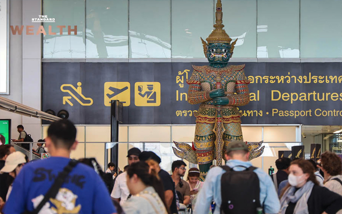 ภาษีออกนอกประเทศ 1,000 บาท คืนชีพในรอบ 35 ปี รัฐได้ แต่ใครเสีย? ธุรกิจรวมตัวค้านคลัง สายการบินชี้ ‘หาเงินง่าย’ ซ้ำเติมท่องเที่ยว