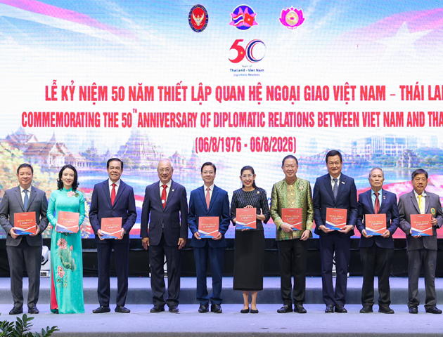 ร่วมงานเฉลิมฉลองครบรอบ 50 ปี การสถาปนาความสัมพันธ์ทางการทูตไทย-เวียดนาม จัดโดยสมาคมมิตรภาพเวียดนาม-ไทย (VTFA) ที่จังหวัดเหงะอาน สาธารณรัฐสังคมนิยมเวียดนาม